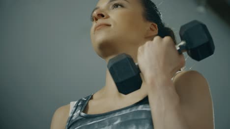 woman lifting weights