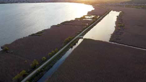 Toma-Aérea-Del-Canal-De-Esquí-Acuático-Amfithea-Ioannina,-Metraje