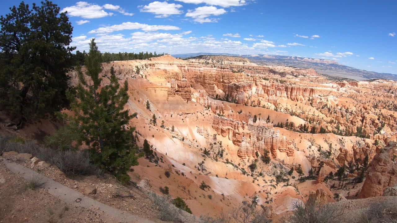 Hike through the Bryce Canyon in the USA