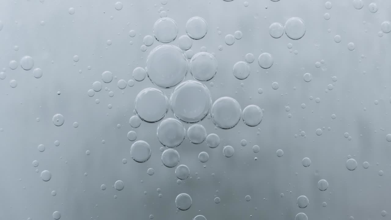 artístico de gotas de aceite flotando en el agua