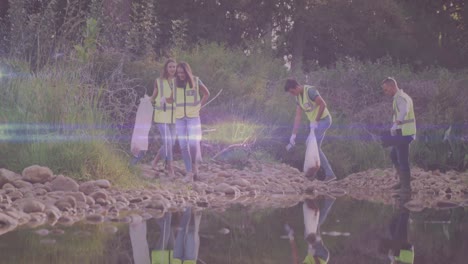 video de luces moviéndose sobre un grupo feliz y diverso limpiando basura en el campo