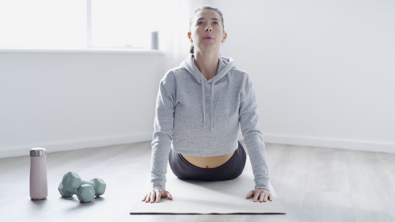 siente tu cuerpo despertarse con cada estiramiento.