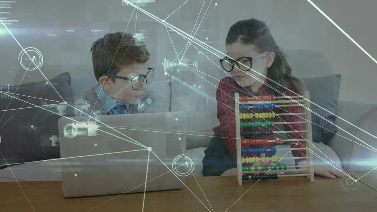 animación de conexiones a través de alumnos caucásicos con aprendizaje por computadora portátil en casa