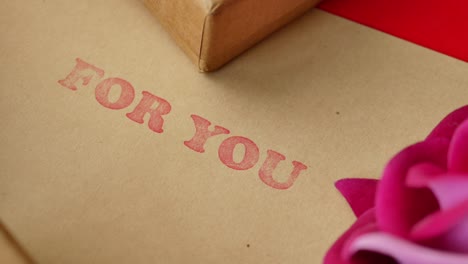 tarjeta de regalo con el mensaje "para ti"