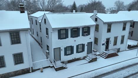 Snowfall-on-cold-winter-day-in-American-neighborhood