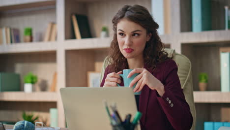 smiling businesswoman communicating videocall closeup. woman manager consulting