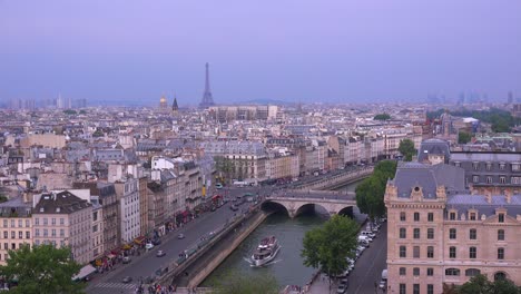 Un-Alto-ángulo-De-Vista-Sobre-Los-Tejados-De-París-2