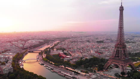 Aerial-view-to-Eiffel-tower-and-Seine´river-at-sunrise,-Paris,-France