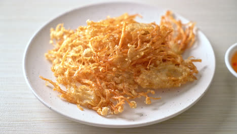 Fried-Enoki-Mushroom-or-Golden-Needle-Mushroom---vegan-and-vegetarian-food-style