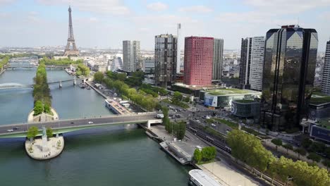 Una-Toma-Aérea-De-París-En-Un-Video-De-Material-De-Archivo