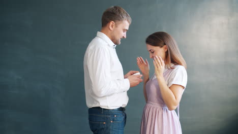 man proposing to woman