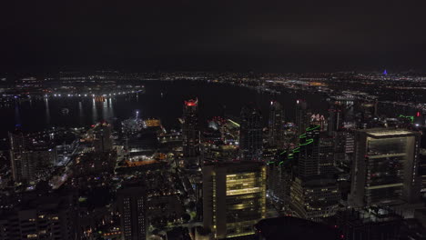 San-Diego-California-Antena-V109-Vista-Panorámica-Cinematográfica-Sobre-Core-columbia-Capturando-El-Paisaje-Urbano-Del-Centro-De-La-Costa-Y-Las-Vistas-De-Coronado-Y-Bahía-De-La-Isla-Norte---Filmada-Con-Cine-Mavic-3---Septiembre-De-2022