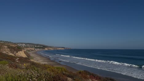 Static-handheld-view-of-Crystal-Cove-State-Park-in-Corona-Del-Mar-California-view-of-the-rocks,-cliffs,-and-small-waves-of-the-pacific-ocean