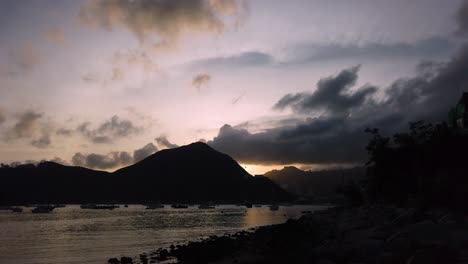 Lapso-De-Tiempo-De-Una-Playa-Al-Atardecer