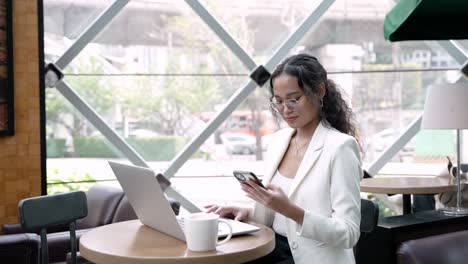 businesswoman working in a cafe