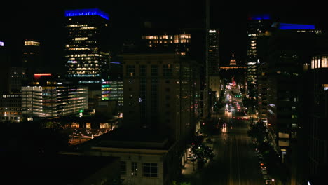 horizonte de la ciudad por la noche