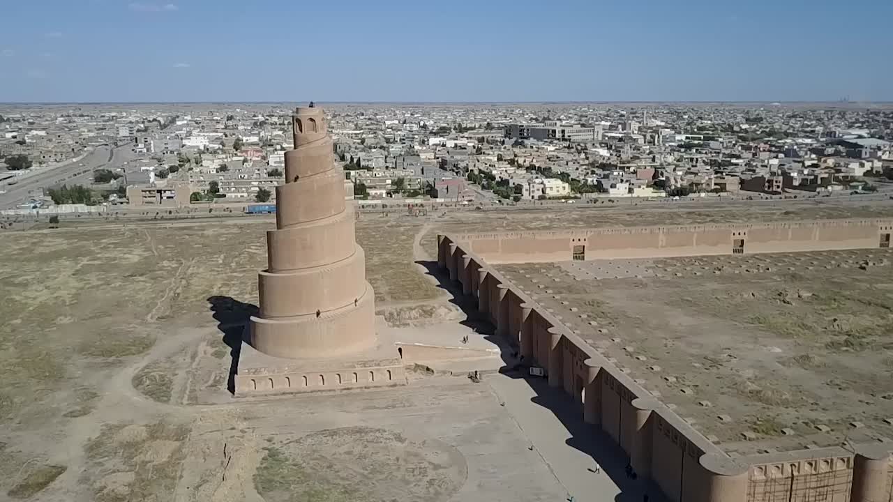 imágenes aéreas de la mezquita de malwiya en samarra iraq minarete minarete