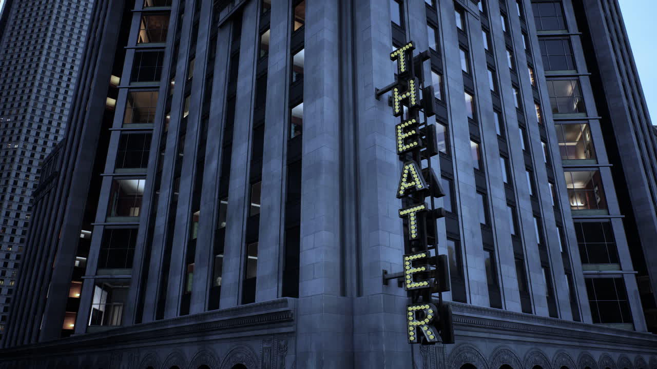 un edificio de teatro vintage en la ciudad por la noche