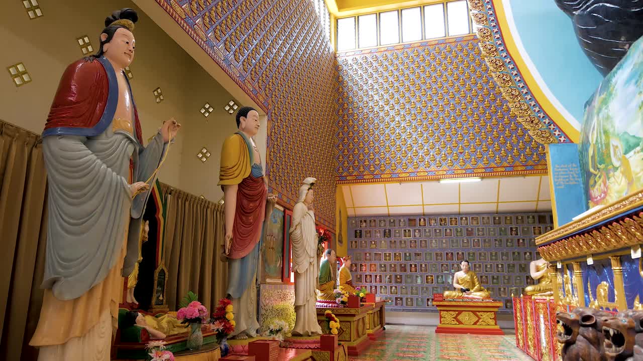 Ornaments and statues of Buddhism