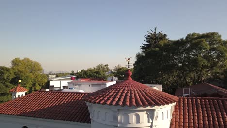 Mexico-city-reforma-lomas-house,-drone-shot-with-fountain