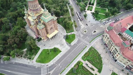 Drohne-Mit-Mehreren-Filmischen-Kamerabewegungen-Auf-Der-Orthodoxen-Kirche-In-Timisoara