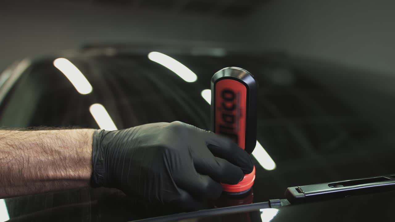 detalles de automóviles en un garaje