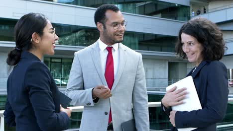 Smiling-business-people-talking-on-street