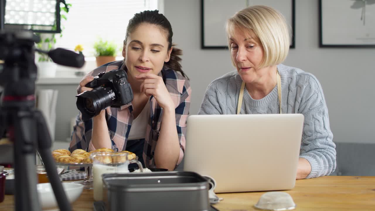 video de enseñanza filmando un video blog