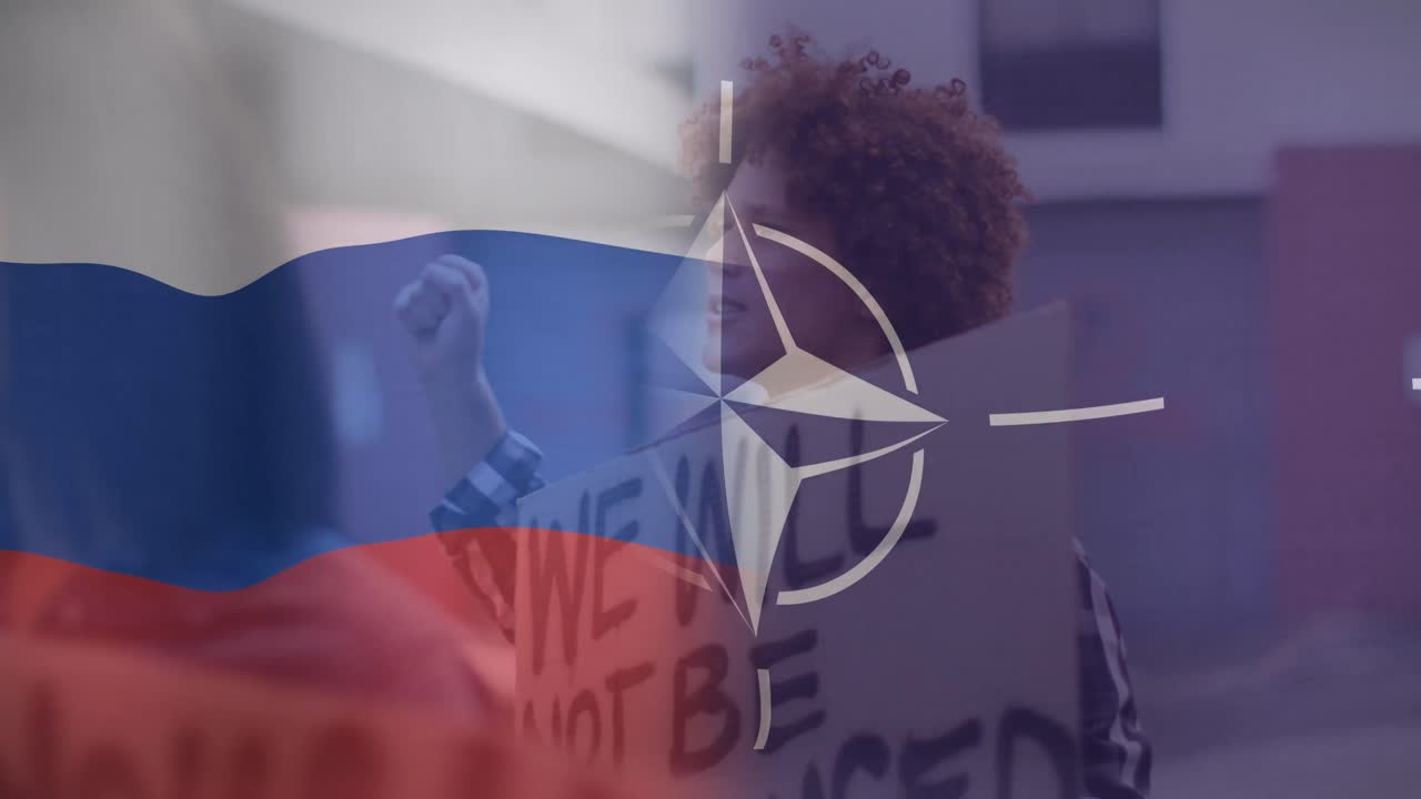 animación de la bandera de rusia y la otan sobre un manifestante masculino biracial