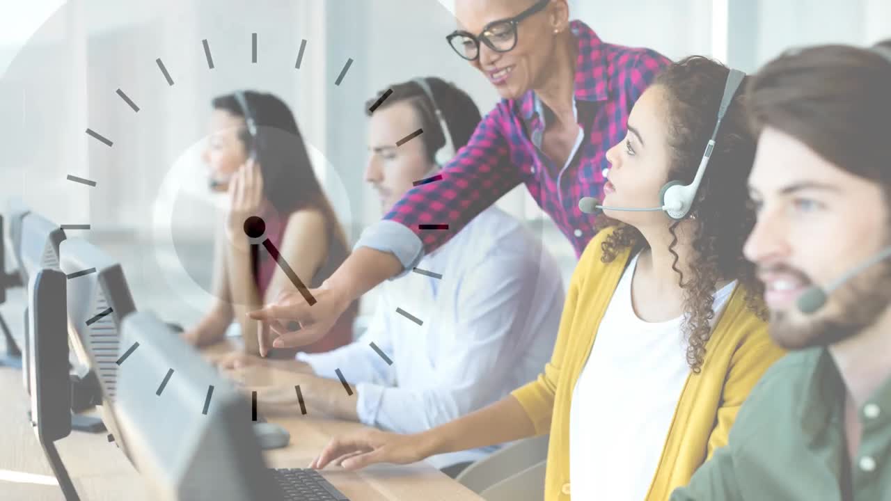 compañeras que trabajan en el centro de llamadas