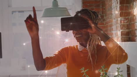 Afroamerikanische-Frau,-Die-Ein-Virtual-Reality-Headset-Trägt