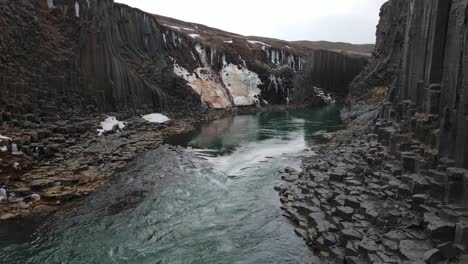 Islandia-Studlagil-Columnas-De-Basalto-Por-Drone