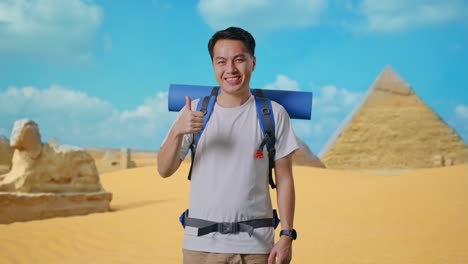 happy traveler in front of the pyramids