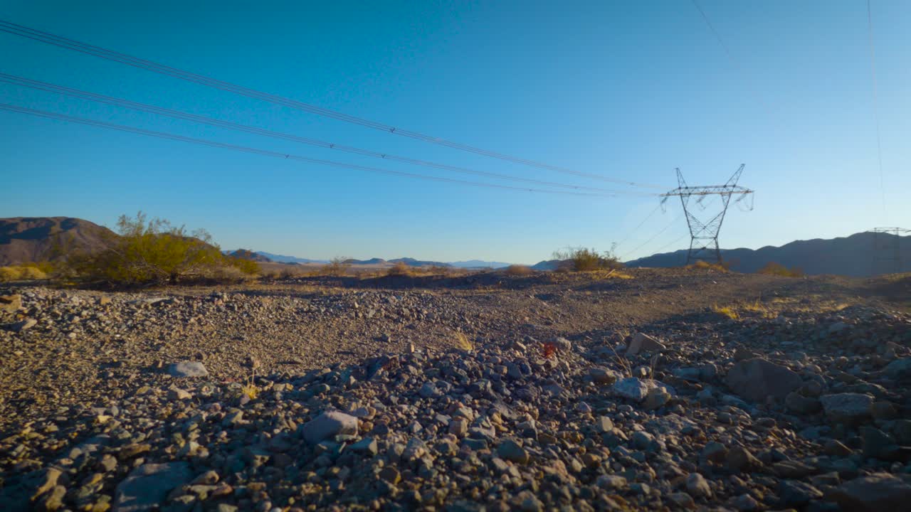 líneas eléctricas aisladas del desierto de nevada