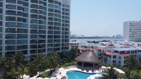 Reveladora-Antena-De-La-Zona-Turística-De-Cancún,-Golfo-De-México.