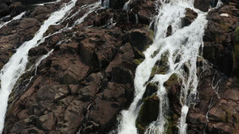 Volando-Sobre-Una-Cascada-En-Bié,-Angola-En-El-Continente-Africano-7