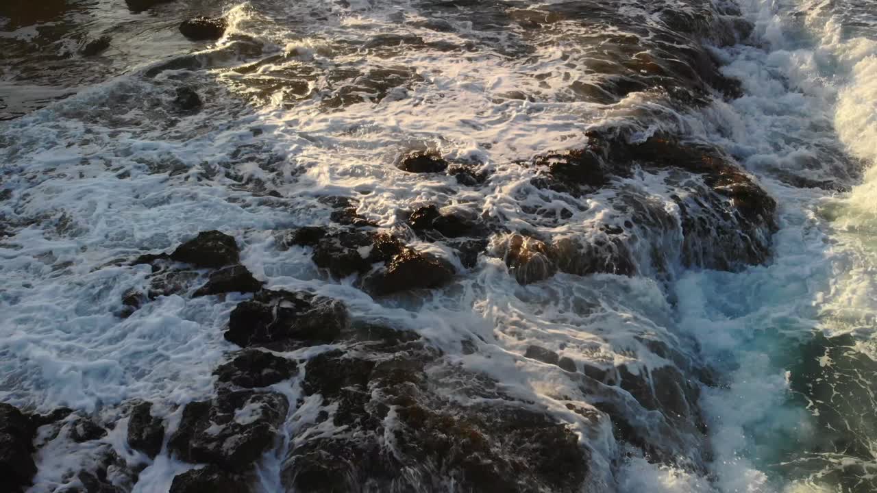 puesta de sol de la hermosa costa en creta