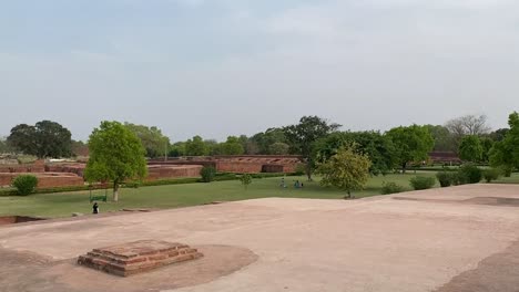 Wide-shot-of-the-ruins-of-Nalanda-Mahavihara,-Nalanda-Excavated-Site,-India