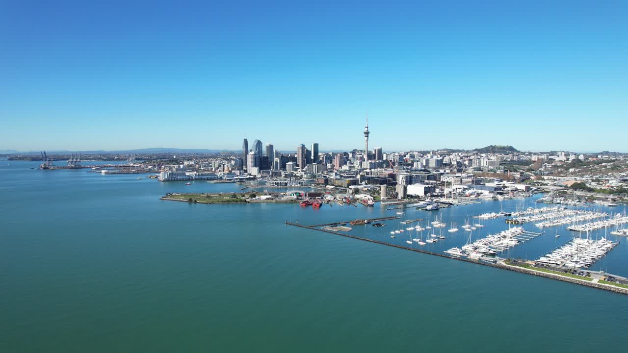웨스트헤이븐 마리나 (westhaven marina) 와 오클랜드 (auckland cbd) 는 뉴질랜드 노스 아일랜드 (north island) 의 이 많은 날이다.