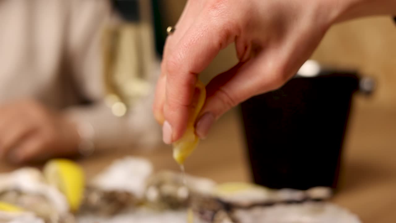 레몬 뿌린 오스트리