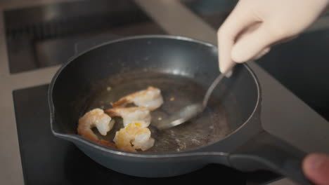 frying tiger prawns in pan