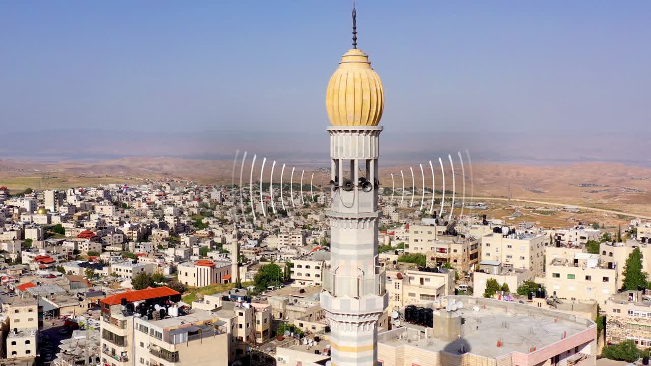 ondas de audio emitidas desde el minarete de la torre de la mezquita, vista aérea