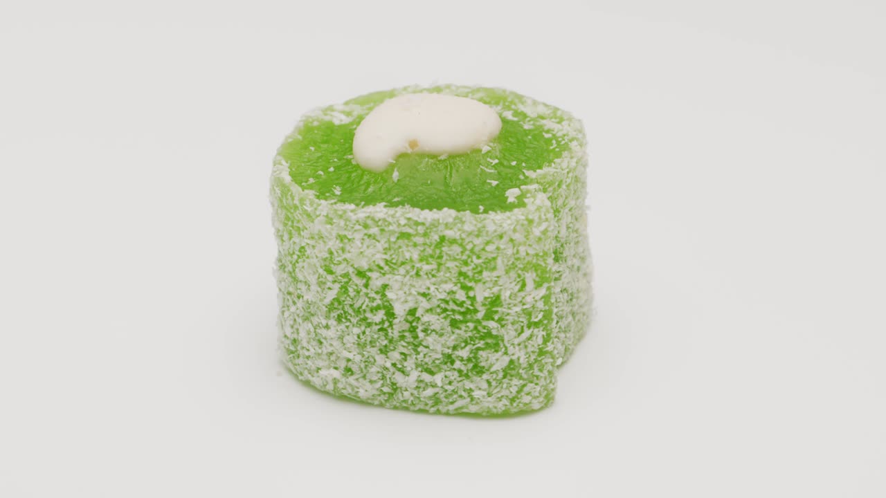 색 배경에 고립 된 터키 맛있는 디저트