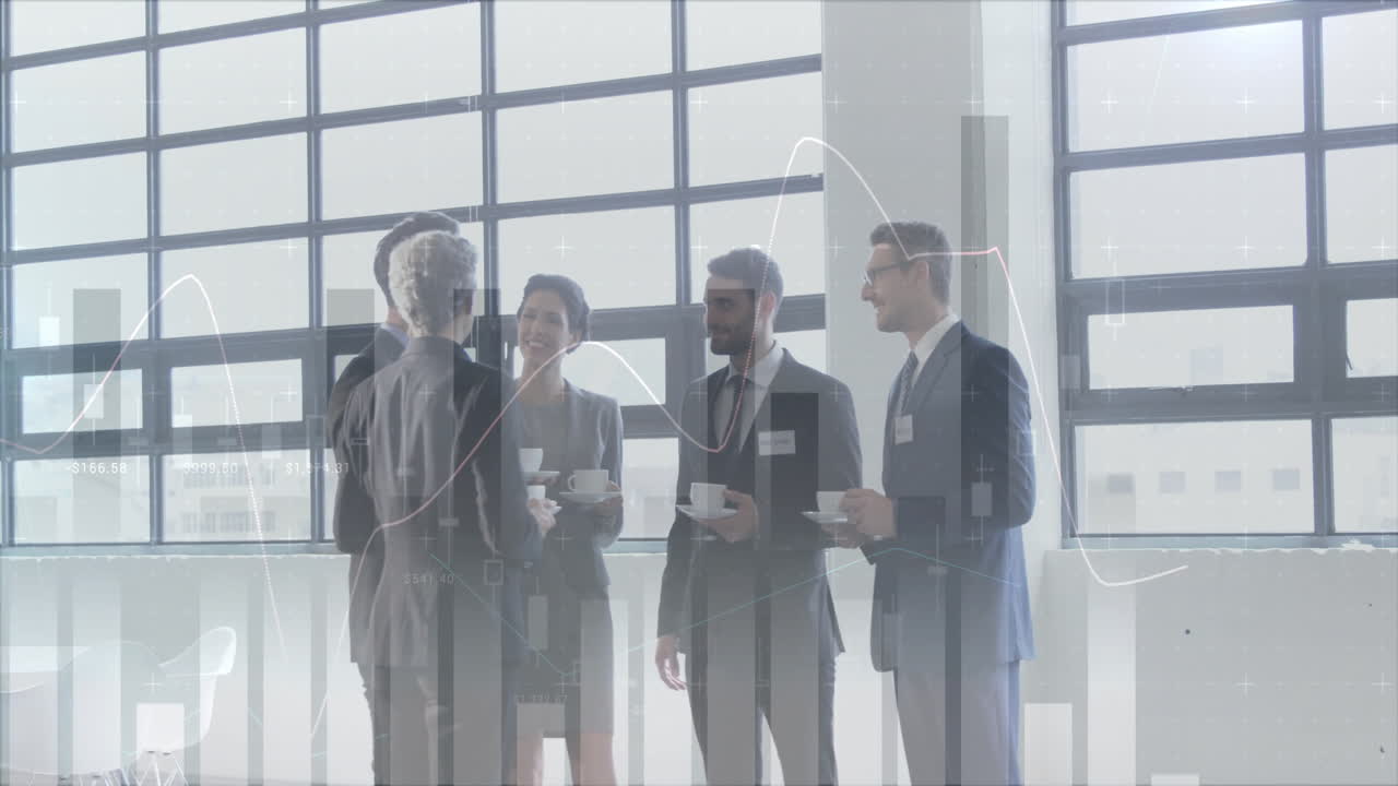 animación del procesamiento de datos financieros sobre diversas personas de negocios en la oficina