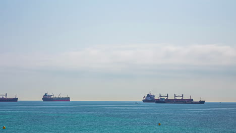 Zeitraffer-Zeigt-Geschäftiges-Treiben-Auf-See-Im-Spanischen-Hafen-Von-Malaga