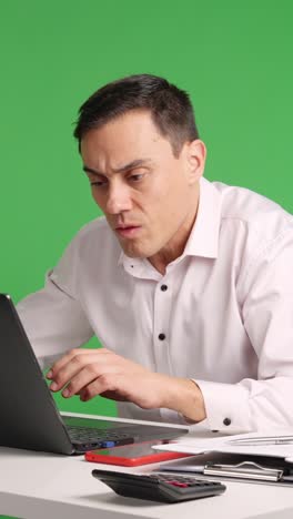 worker gets angry because the computer has crashed