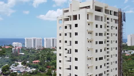 juan dolio, dominican republic - 06 agosto 2021 - aerial shot capturing building under construction, 360 shot with beautiful tourist background of hotels and beaches