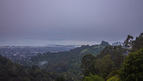 Timelapse,-Niebla-Matutina-Y-Niebla-Sobre-Oakland-Y-La-Bahía-De-San-Francisco,-California,-EE.UU.