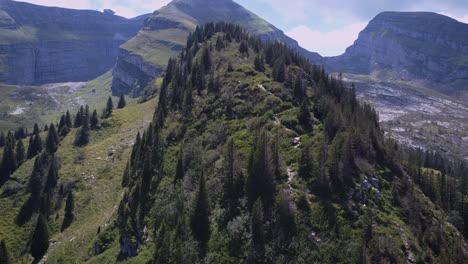 vista a la montaña en suiza, parte alemana, los siete kurfürsten durante el verano