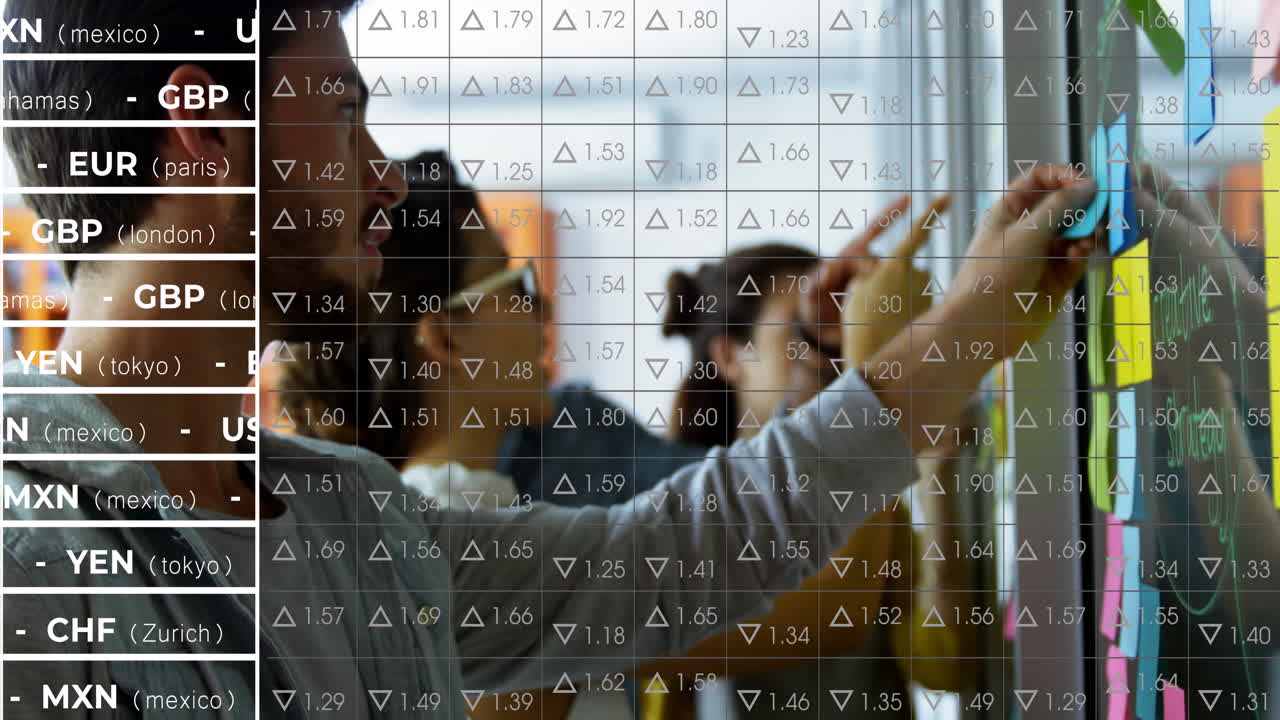 animación del procesamiento de datos sobre diversas personas de negocios